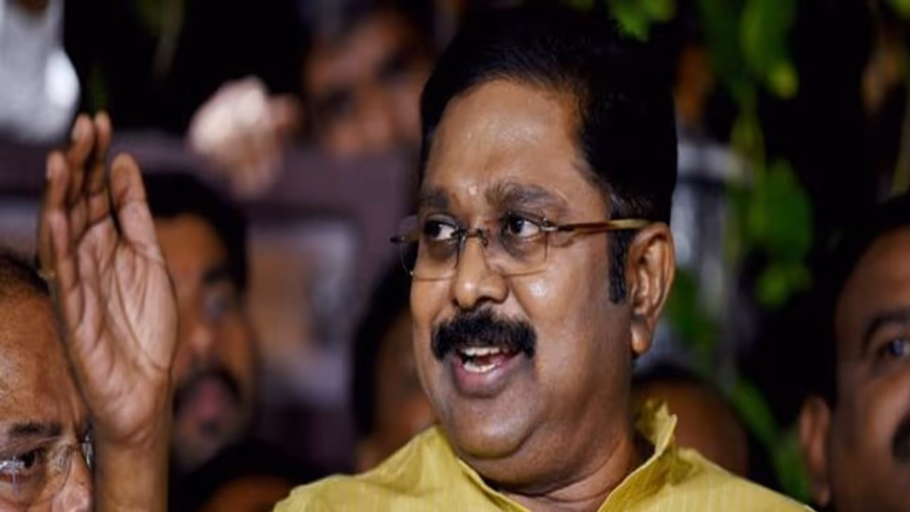 இவங்க புராணத்தை கேட்க முடியாது.. அதுதான் வெளியே வந்துட்டேன்!! கலகலத்த தினகரன் இவங்க புராணத்தை கேட்க முடியாது.. அதுதான் வெளியே வந்துட்டேன்!! கலகலத்த தினகரன்