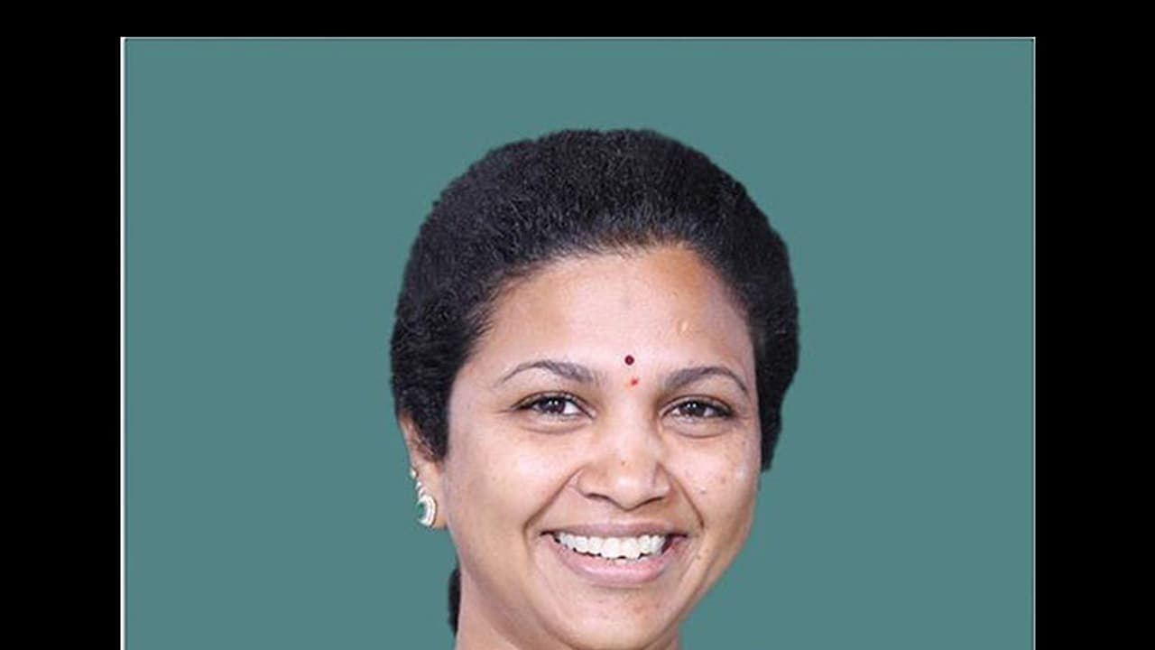 వైసిపి ఎంపి బుట్టా రేణుక టిడిపి కెళ్తున్నారా?