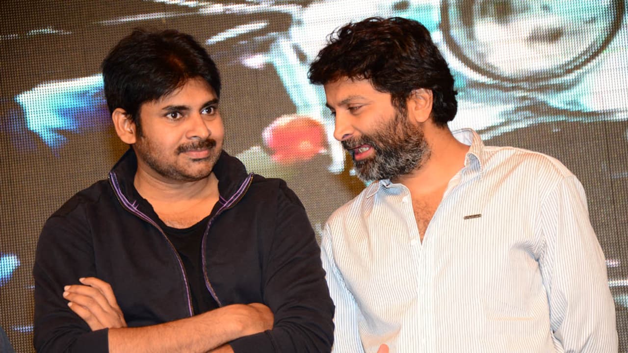 Pawan Kalyan Trivikram: పవన్ ఆ మూవీ చేస్తే త్రివిక్రమ్ కి కష్టాలే..! Pawan Kalyan Trivikram: పవన్ ఆ మూవీ చేస్తే త్రివిక్రమ్ కి కష్టాలే..!
