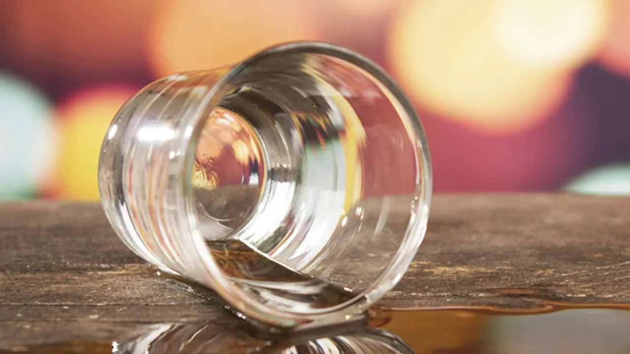 ബാറുകള് പൂട്ടിയിട്ടും മദ്യപാനം കുറഞ്ഞില്ലെന്ന് ആര് പറഞ്ഞു? ബാറുകള് പൂട്ടിയിട്ടും മദ്യപാനം കുറഞ്ഞില്ലെന്ന് ആര് പറഞ്ഞു?