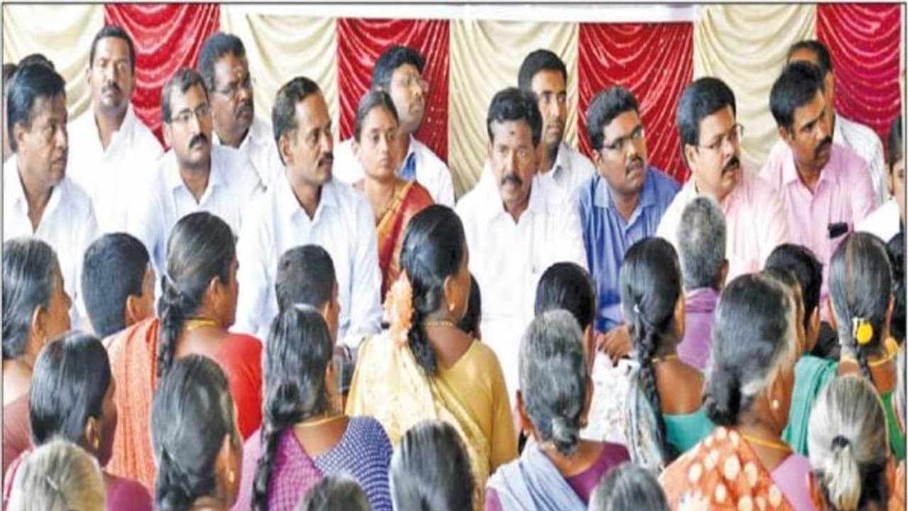 நம்ம ஊரு மக்கள் விழிப்புணர்வுடன் இருப்பதால்தான் டெங்கு போன்ற நோய்களின் பாதிப்பு இல்லை ஈரோடு ஆட்சியர் பெருமிதம்... நம்ம ஊரு மக்கள் விழிப்புணர்வுடன் இருப்பதால்தான் டெங்கு போன்ற நோய்களின் பாதிப்பு இல்லை ஈரோடு ஆட்சியர் பெருமிதம்...