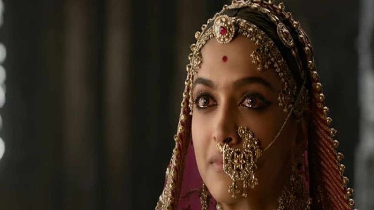 பத்மாவதி படத்தின் இயக்குநர், தணிக்கை குழு தலைவருக்கு நாடாளுமன்ற குழு ‘சம்மன்’ பத்மாவதி படத்தின் இயக்குநர், தணிக்கை குழு தலைவருக்கு நாடாளுமன்ற குழு ‘சம்மன்’