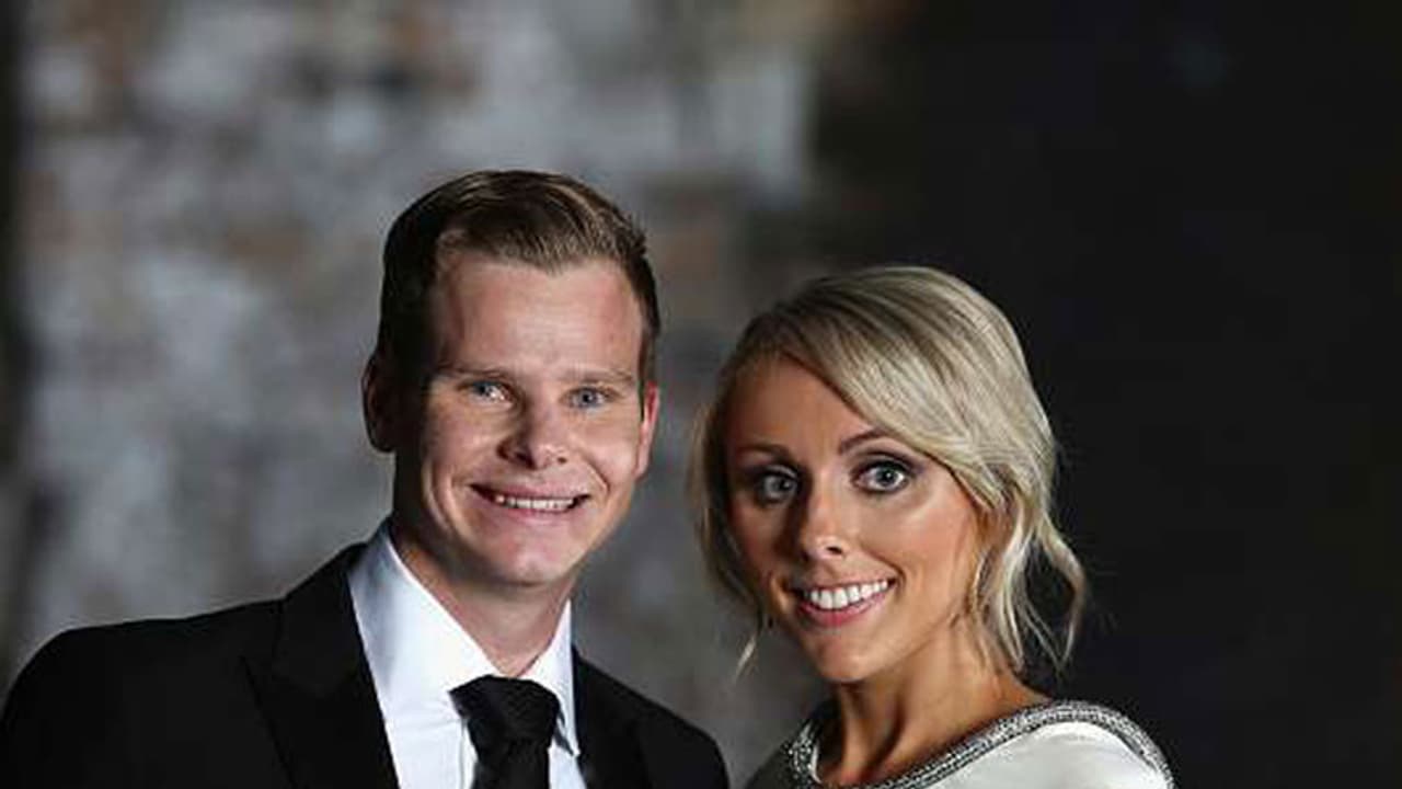 ಬಹುಕಾಲದ ಗೆಳತಿಯೊಂದಿಗೆ ನಿಶ್ಚಿತಾರ್ಥ ಮಾಡಿಕೊಂಡ ಸ್ಮಿತ್ ಬಹುಕಾಲದ ಗೆಳತಿಯೊಂದಿಗೆ ನಿಶ್ಚಿತಾರ್ಥ ಮಾಡಿಕೊಂಡ ಸ್ಮಿತ್