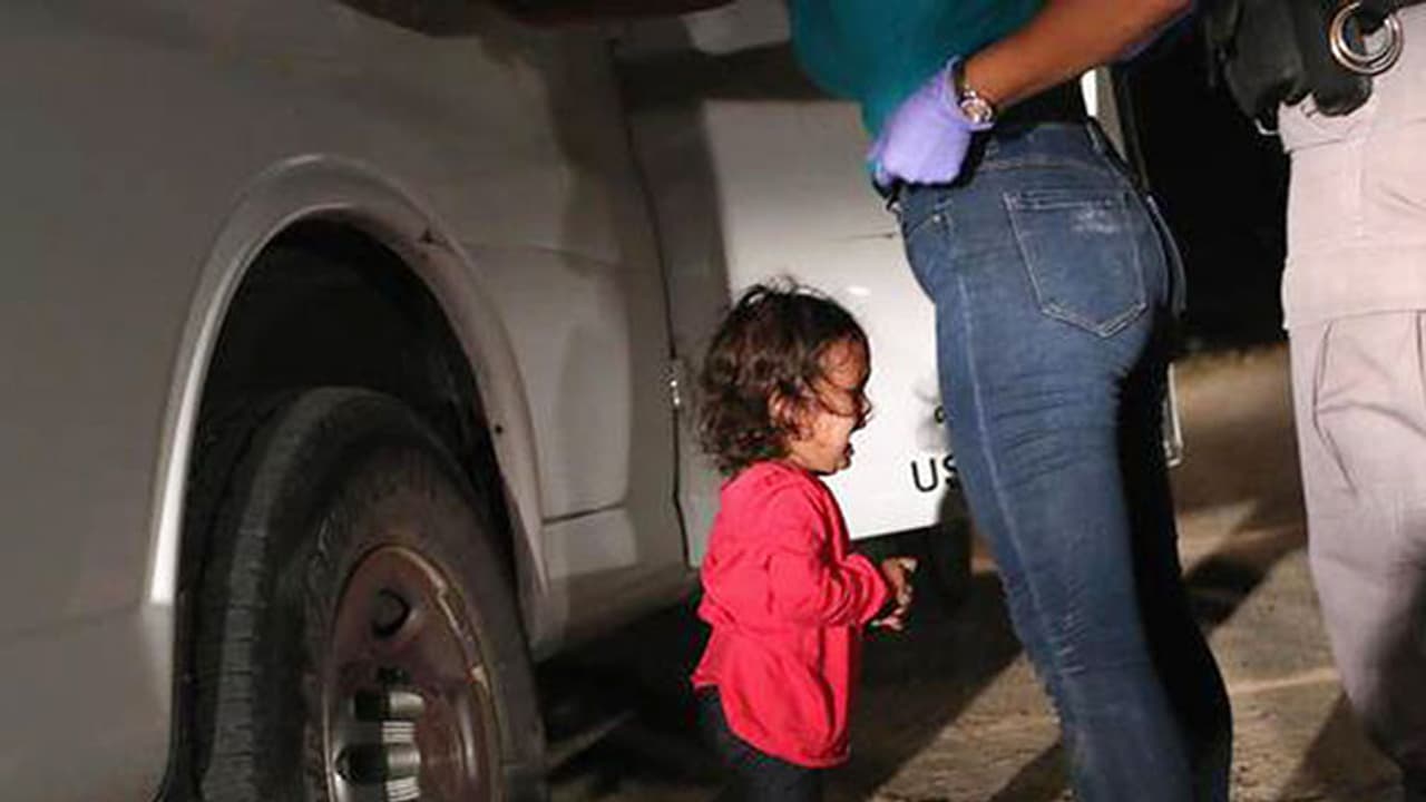 കുടിയേറ്റക്കാരില് നിന്ന് കുട്ടികളെ വേര്പിരിക്കുന്ന നടപടി; ഒടുവില് ട്രംപ് മുട്ടു മടക്കി കുടിയേറ്റക്കാരില് നിന്ന് കുട്ടികളെ വേര്പിരിക്കുന്ന നടപടി; ഒടുവില് ട്രംപ് മുട്ടു മടക്കി