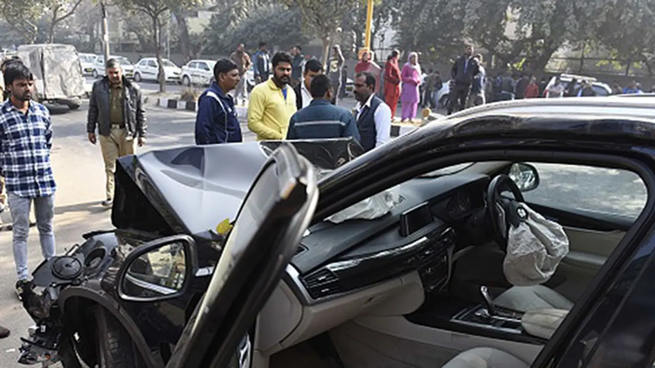 Bangaloreans, will you now help accident victims? Bangaloreans, will you now help accident victims?