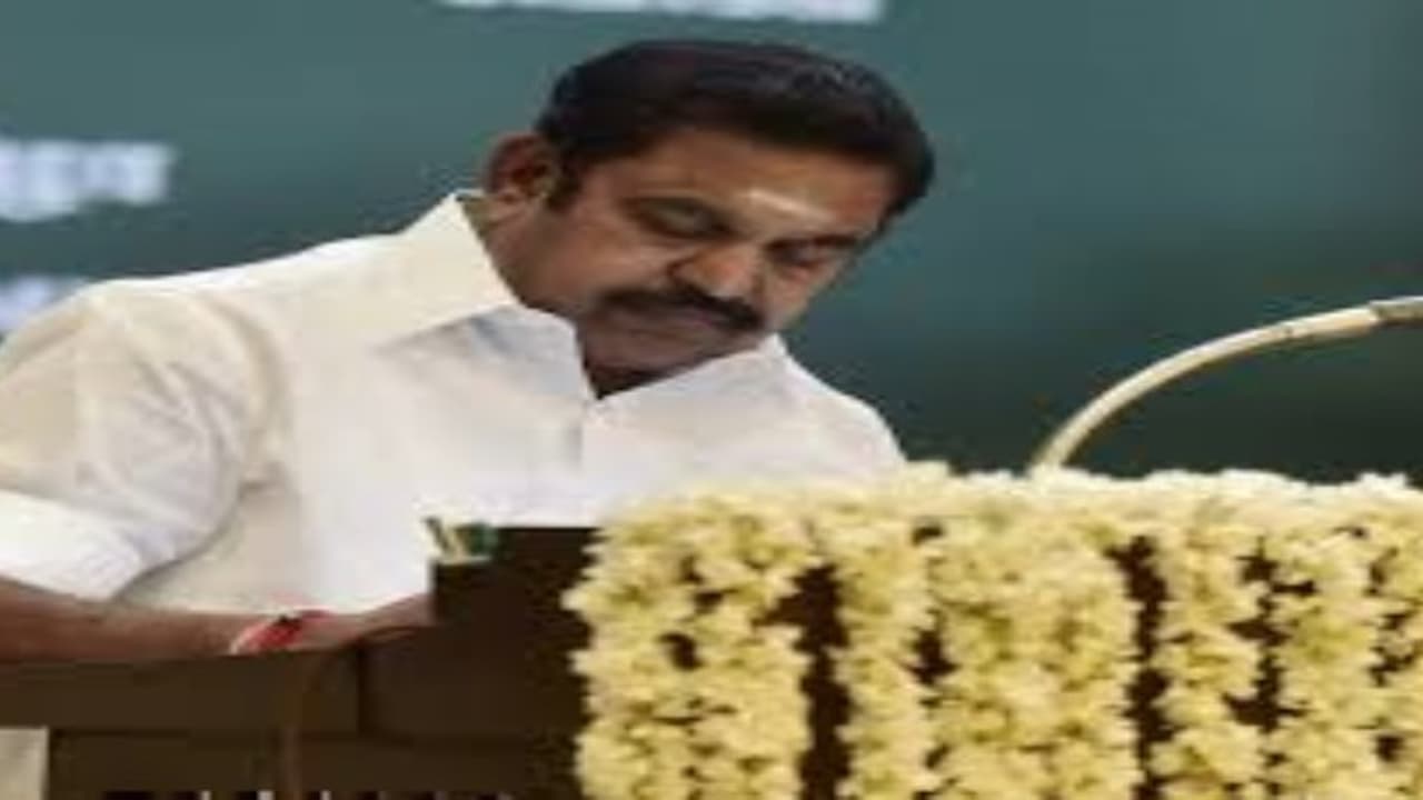 குவாட்டர், பிரியாணி,காசு கொடுத்தாலும் கூட்டம் சேர்க்க முடியவில்லை…ரத்தான எடப்பாடியின் விழா… குவாட்டர், பிரியாணி,காசு கொடுத்தாலும் கூட்டம் சேர்க்க முடியவில்லை…ரத்தான எடப்பாடியின் விழா…
