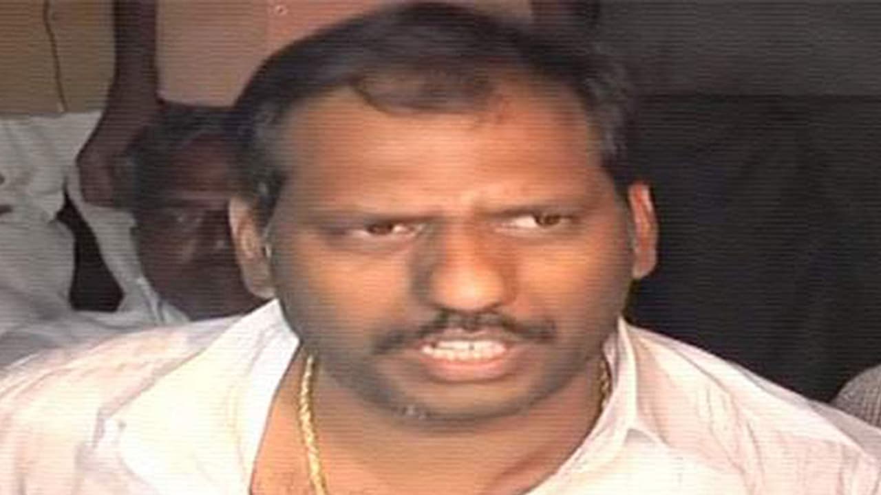 ఈ ఫిరాయింపు ఎమ్మెల్యే ఏంచేశాడో తెలుసా?