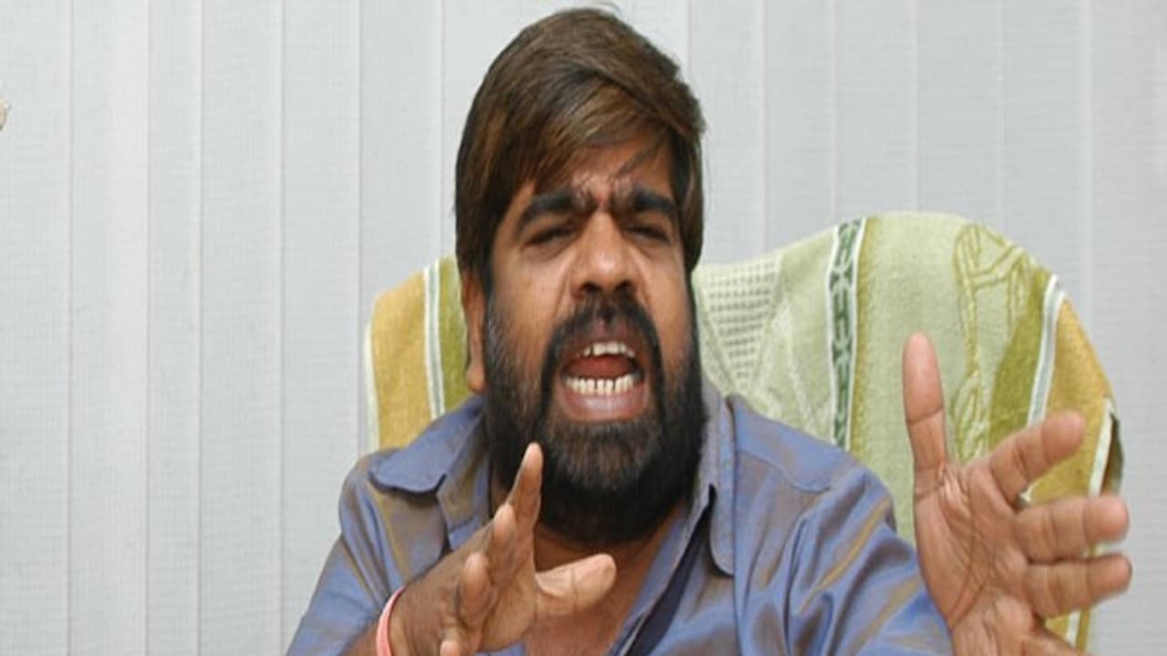 நாங்க வாக்கை குத்த முடியாததால், எங்க முதுகில் குத்துறீங்க!! பாஜவிற்கு டி.ஆரின் பன்ச் நாங்க வாக்கை குத்த முடியாததால், எங்க முதுகில் குத்துறீங்க!! பாஜவிற்கு டி.ஆரின் பன்ச்