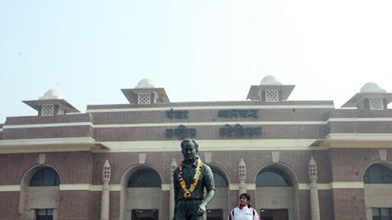 'ಖೇಲ್ ರತ್ನ: ರಾಜೀವ್ ಧ್ಯಾನ ಬಿಡಿ, ಧ್ಯಾನ್ ಚಂದ್ ಹೆಸರು ಕೊಡಿ' 'ಖೇಲ್ ರತ್ನ: ರಾಜೀವ್ ಧ್ಯಾನ ಬಿಡಿ, ಧ್ಯಾನ್ ಚಂದ್ ಹೆಸರು ಕೊಡಿ'