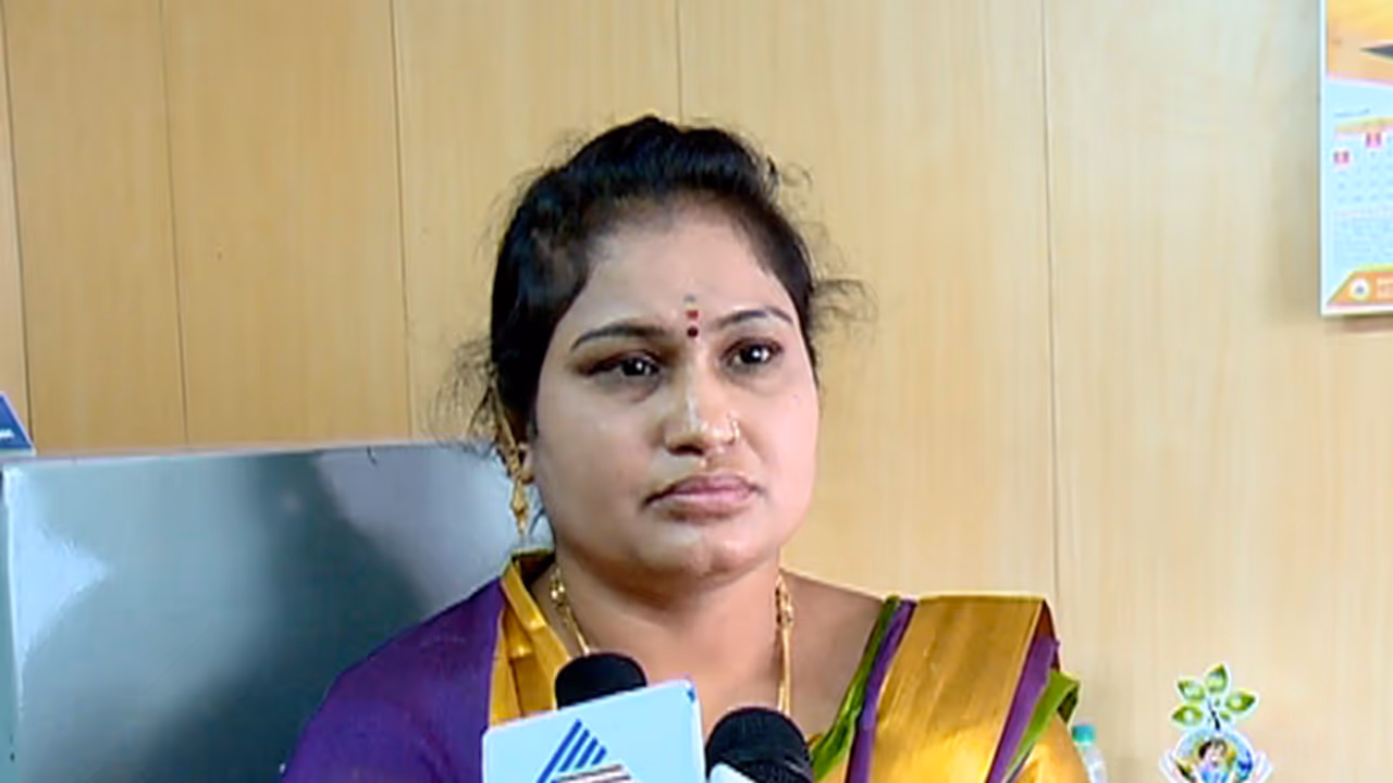 ಯೋಗೇಶ್ ಗೌಡ ಹತ್ಯೆ ಪ್ರಕರಣಕ್ಕೆ ಬಿಗ್ ಟ್ವಿಸ್ಟ್; ಸಚಿವರ ಒತ್ತಡಕ್ಕೆ ಮಣಿದು ಯೂ ಟರ್ನ್ ಹೊಡೆದ್ರಾ ಮಲ್ಲಮ್ಮ? ಯೋಗೇಶ್ ಗೌಡ ಹತ್ಯೆ ಪ್ರಕರಣಕ್ಕೆ ಬಿಗ್ ಟ್ವಿಸ್ಟ್; ಸಚಿವರ ಒತ್ತಡಕ್ಕೆ ಮಣಿದು ಯೂ ಟರ್ನ್ ಹೊಡೆದ್ರಾ ಮಲ್ಲಮ್ಮ?