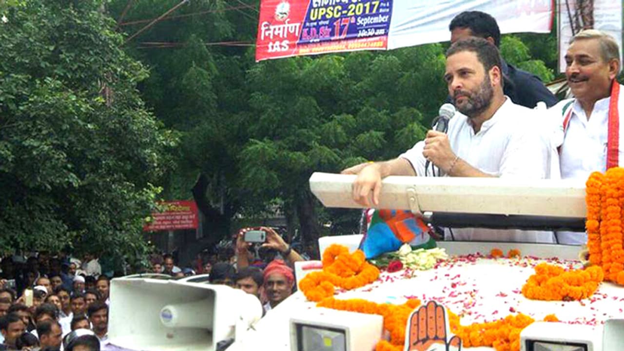 ಕಿಸಾನ್ ಯಾತ್ರೆ ವೇಳೆ ರಾಹುಲ್ ಮೇಲೆ ಶೂ ಎಸೆತ: 25 ವರ್ಷದ ಯುವಕ ಪೊಲೀಸರ ವಶಕ್ಕೆ ಕಿಸಾನ್ ಯಾತ್ರೆ ವೇಳೆ ರಾಹುಲ್ ಮೇಲೆ ಶೂ ಎಸೆತ: 25 ವರ್ಷದ ಯುವಕ ಪೊಲೀಸರ ವಶಕ್ಕೆ