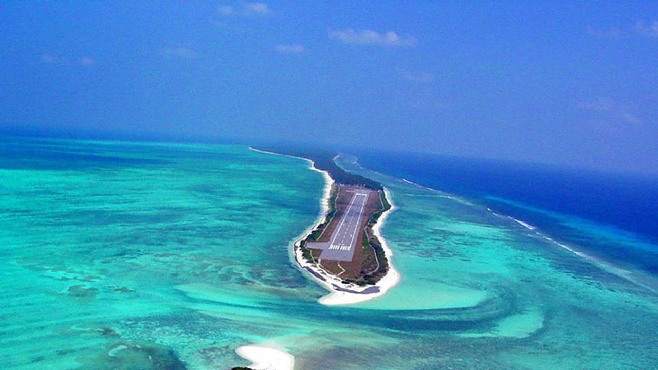 ഇന്ത്യയിലെ ഈ വിമാനത്താവളങ്ങള് മായക്കാഴ്ചകളാല് നിങ്ങളെ അമ്പരപ്പിക്കും! ഇന്ത്യയിലെ ഈ വിമാനത്താവളങ്ങള് മായക്കാഴ്ചകളാല് നിങ്ങളെ അമ്പരപ്പിക്കും!