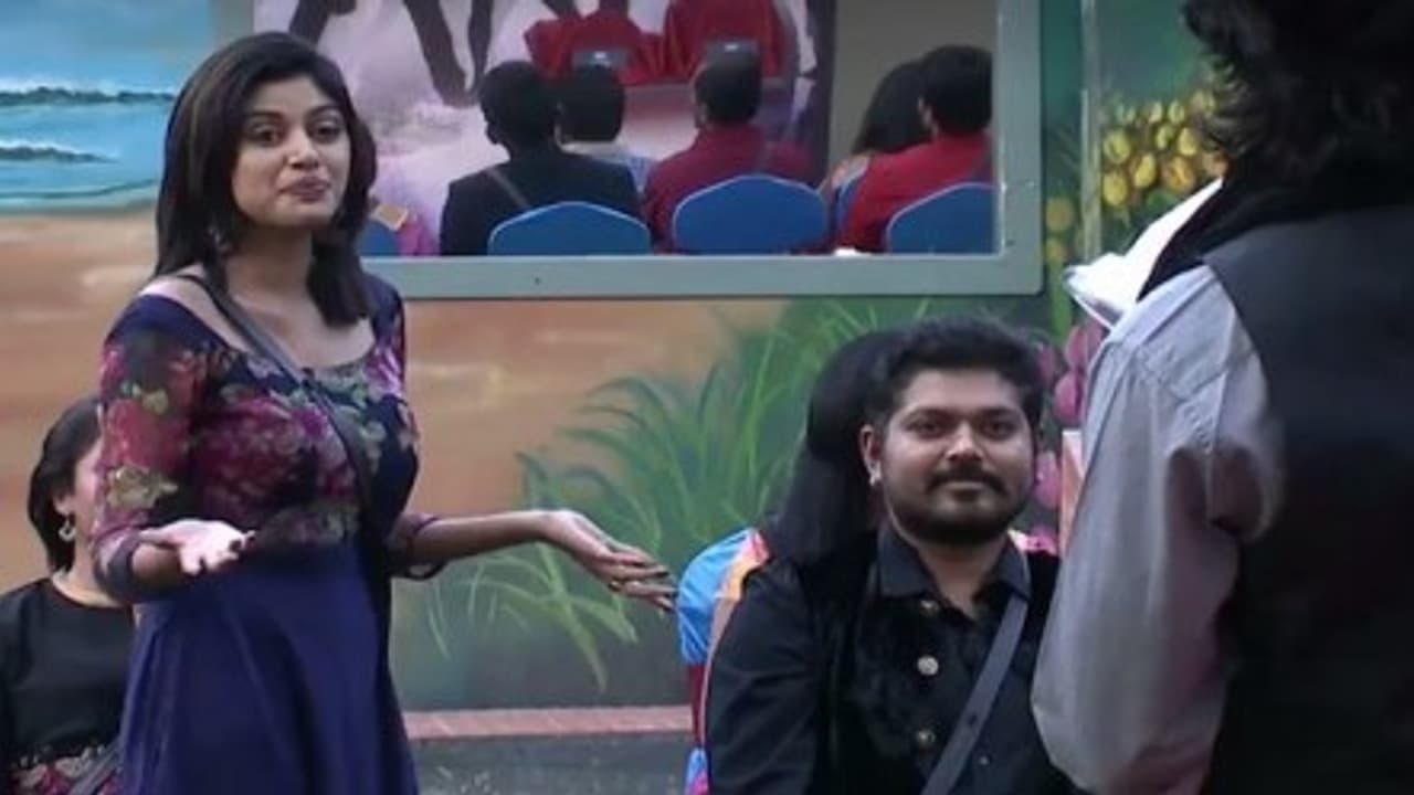 சோம்பேறி விருதை தூக்கியெறிந்த ஓவியா.. – மீண்டும் சினேகனுக்கு அவமானம்!! சோம்பேறி விருதை தூக்கியெறிந்த ஓவியா.. – மீண்டும் சினேகனுக்கு அவமானம்!!