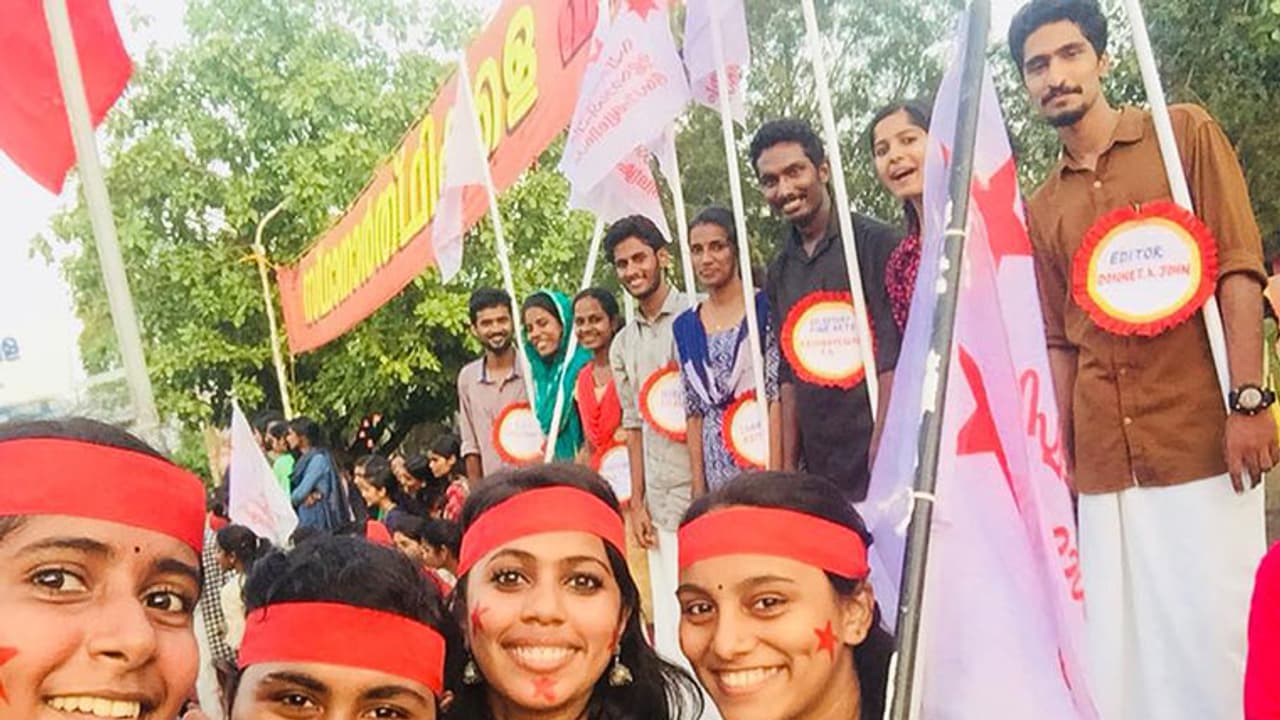 കാലിക്കറ്റ് യു.സിറ്റി ഡി.എസ്.യു. തെരഞ്ഞെടുപ്പില് എസ്.എഫ്.ഐക്ക് സമ്പൂര്ണ വിജയം കാലിക്കറ്റ് യു.സിറ്റി ഡി.എസ്.യു. തെരഞ്ഞെടുപ്പില് എസ്.എഫ്.ഐക്ക് സമ്പൂര്ണ വിജയം