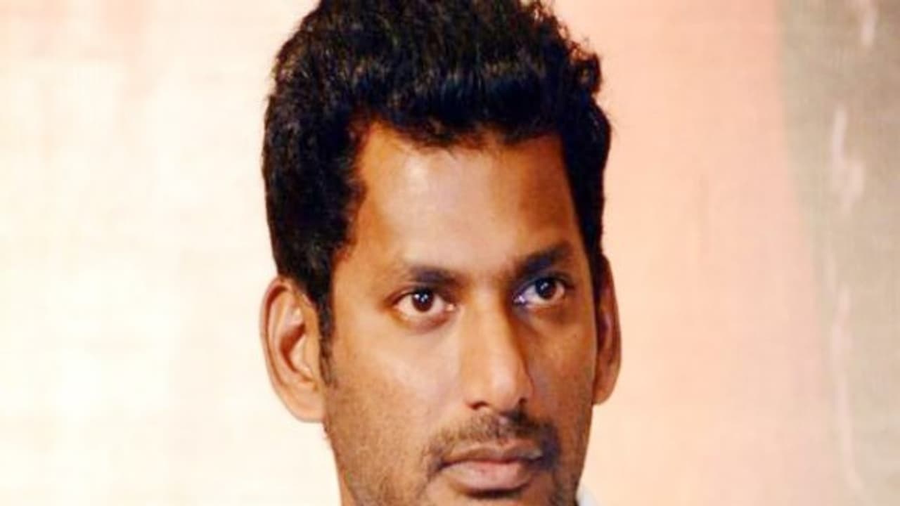 நடிகர் விஷாலுக்கு நேர்ந்த சோகம்...? அமெரிக்க மருத்துவ மனையில் அனுமதி...! நடிகர் விஷாலுக்கு நேர்ந்த சோகம்...? அமெரிக்க மருத்துவ மனையில் அனுமதி...!