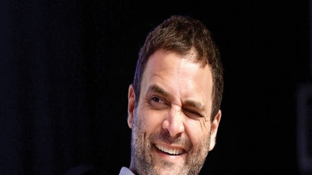 அவுங்க சிரிக்கமாட்டங்க…அதுதான் பா.ஜவுக்கும், நமக்கும் வித்தியாசம்! காங்கிரஸ் ஐடி டீமுடன் ராகுல் ஜாலி உரையாடல்... அவுங்க சிரிக்கமாட்டங்க…அதுதான் பா.ஜவுக்கும், நமக்கும் வித்தியாசம்! காங்கிரஸ் ஐடி டீமுடன் ராகுல் ஜாலி உரையாடல்...