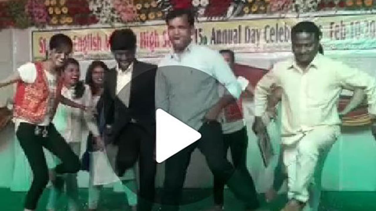 ఈ టీఆర్ఎస్ ఎమ్మెల్యే మళ్లీ డ్యాన్స్ చేసిండు (వీడియో)