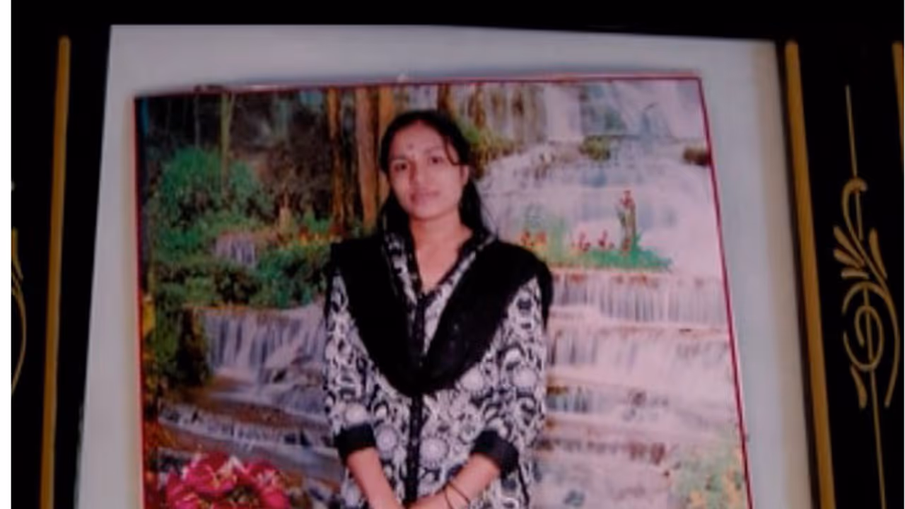 യുപിയിലെ സ്വകാര്യ ആശുപത്രിലെ നഴ്സിന്റെ മരണത്തില് ദുരൂഹതയെന്ന് ബന്ധുക്കള് യുപിയിലെ സ്വകാര്യ ആശുപത്രിലെ നഴ്സിന്റെ മരണത്തില് ദുരൂഹതയെന്ന് ബന്ധുക്കള്