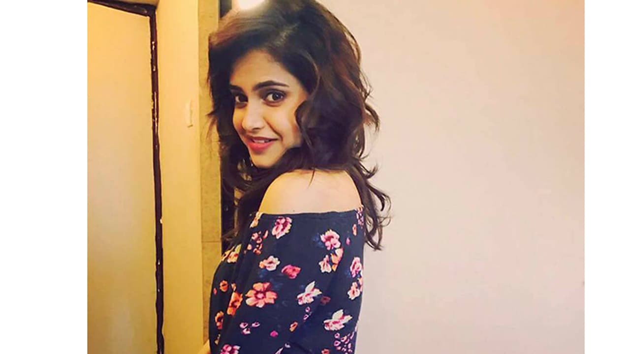 ಬಿಗ್’ಬಾಸ್ ಖ್ಯಾತಿಯ ಶೃತಿ ಪ್ರಕಾಶ್ ಸ್ಯಾಂಡಲ್’ವುಡ್’ಗೆ ಎಂಟ್ರಿ ಬಿಗ್’ಬಾಸ್ ಖ್ಯಾತಿಯ ಶೃತಿ ಪ್ರಕಾಶ್ ಸ್ಯಾಂಡಲ್’ವುಡ್’ಗೆ ಎಂಟ್ರಿ