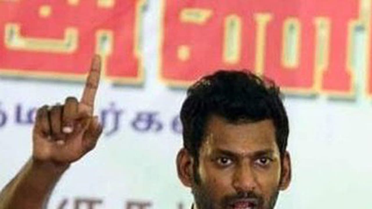 ആർ.കെ.നഗർ ഉപതെരഞ്ഞെടുപ്പ്: വിശാലിന്റെയും ജയയുടെ അനന്തിരവളുടെയും പത്രിക തള്ളി ആർ.കെ.നഗർ ഉപതെരഞ്ഞെടുപ്പ്: വിശാലിന്റെയും ജയയുടെ അനന്തിരവളുടെയും പത്രിക തള്ളി