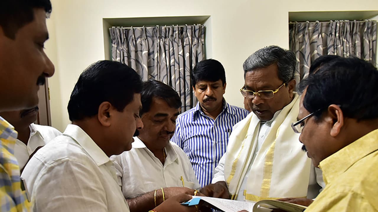 ಸಿದ್ದರಾಮಯ್ಯ ಆಪ್ತ ಮಂಜೇಗೌಡ ರಾಜೀನಾಮೆ ಅಂಗೀಕಾರ ಸಿದ್ದರಾಮಯ್ಯ ಆಪ್ತ ಮಂಜೇಗೌಡ ರಾಜೀನಾಮೆ ಅಂಗೀಕಾರ