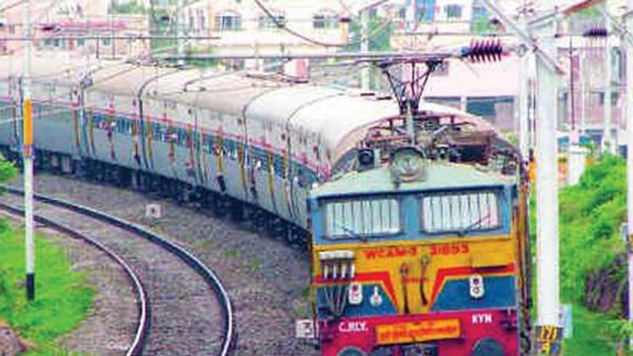 തലശ്ശേരി മൈസൂരു റെയിൽപ്പാത: പുതിയ സർവേയ്ക്ക് കർണാടക സർക്കാരിന്റെ പച്ചക്കൊടി തലശ്ശേരി മൈസൂരു റെയിൽപ്പാത: പുതിയ സർവേയ്ക്ക് കർണാടക സർക്കാരിന്റെ പച്ചക്കൊടി