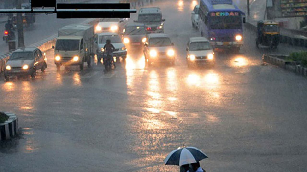 ರಾಜ್ಯಾದ್ಯಂತ ಮುಂದುವರಿದ ವರುಣನ ಆರ್ಭಟ ರಾಜ್ಯಾದ್ಯಂತ ಮುಂದುವರಿದ ವರುಣನ ಆರ್ಭಟ