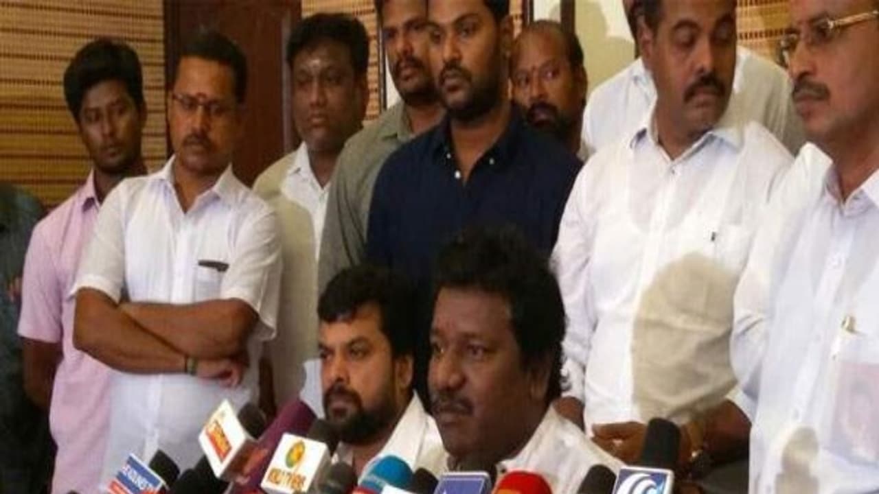 "ONGC வெளியேறாவிட்டால் எம்.எல்.ஏ. பதவியை ராஜினாமா செய்ய தயார்" கருணாஸ் ஆவேசம்!! "ONGC வெளியேறாவிட்டால் எம்.எல்.ஏ. பதவியை ராஜினாமா செய்ய தயார்" கருணாஸ் ஆவேசம்!!