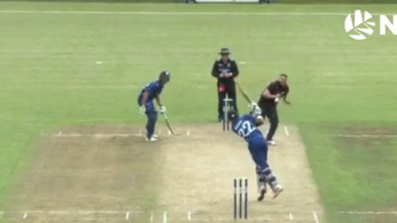 ഈ സിക്സ് കണ്ടാല് ആരും ദൈവത്തെ വിളിച്ച് പോകും.! ഈ സിക്സ് കണ്ടാല് ആരും ദൈവത്തെ വിളിച്ച് പോകും.!