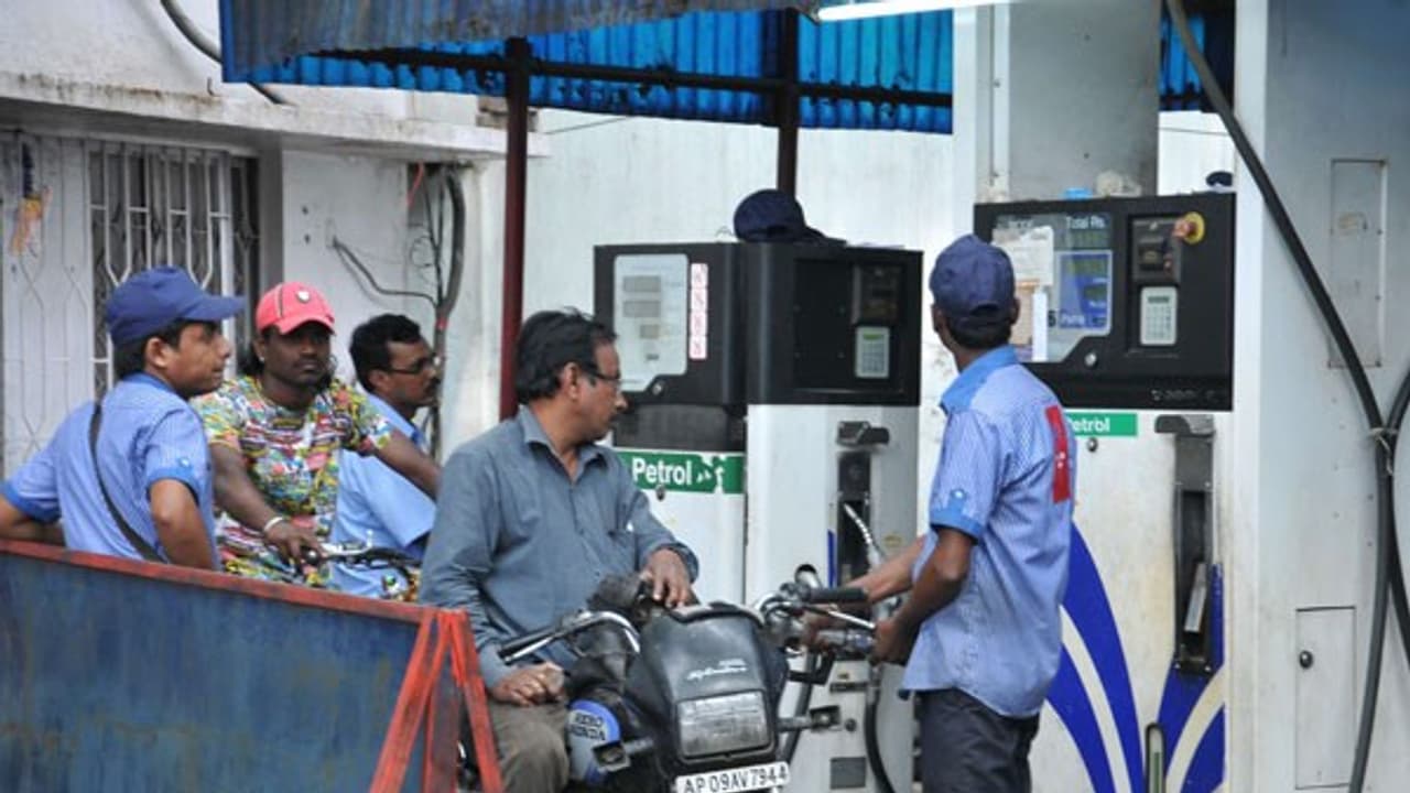 Petrol Diesel Price, 20 Nov 2021, पेट्रोल और डीजल पर मिली राहत, जाानि‍ए आपके शहर में क्या हैं दाम