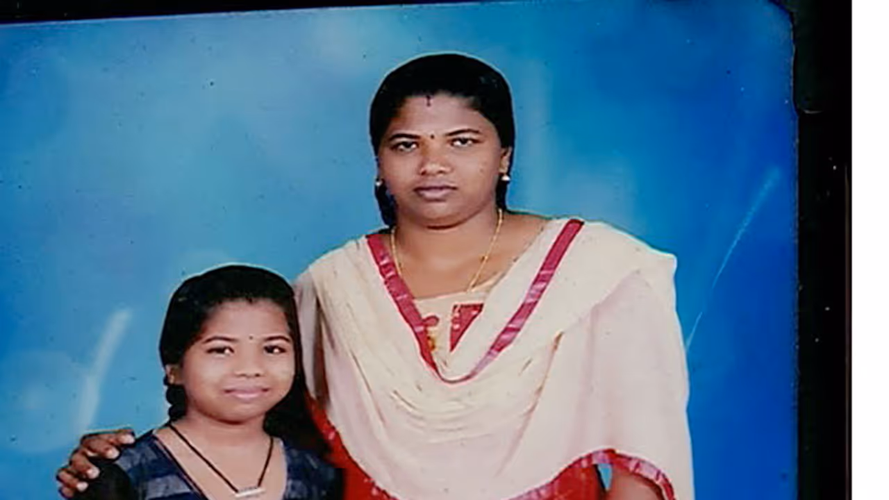 പിണറായിലെ തുടര്മരണം; മരിച്ച കുട്ടികളുടെ അമ്മ പൊലീസ് കസ്റ്റഡിയില് പിണറായിലെ തുടര്മരണം; മരിച്ച കുട്ടികളുടെ അമ്മ പൊലീസ് കസ്റ്റഡിയില്