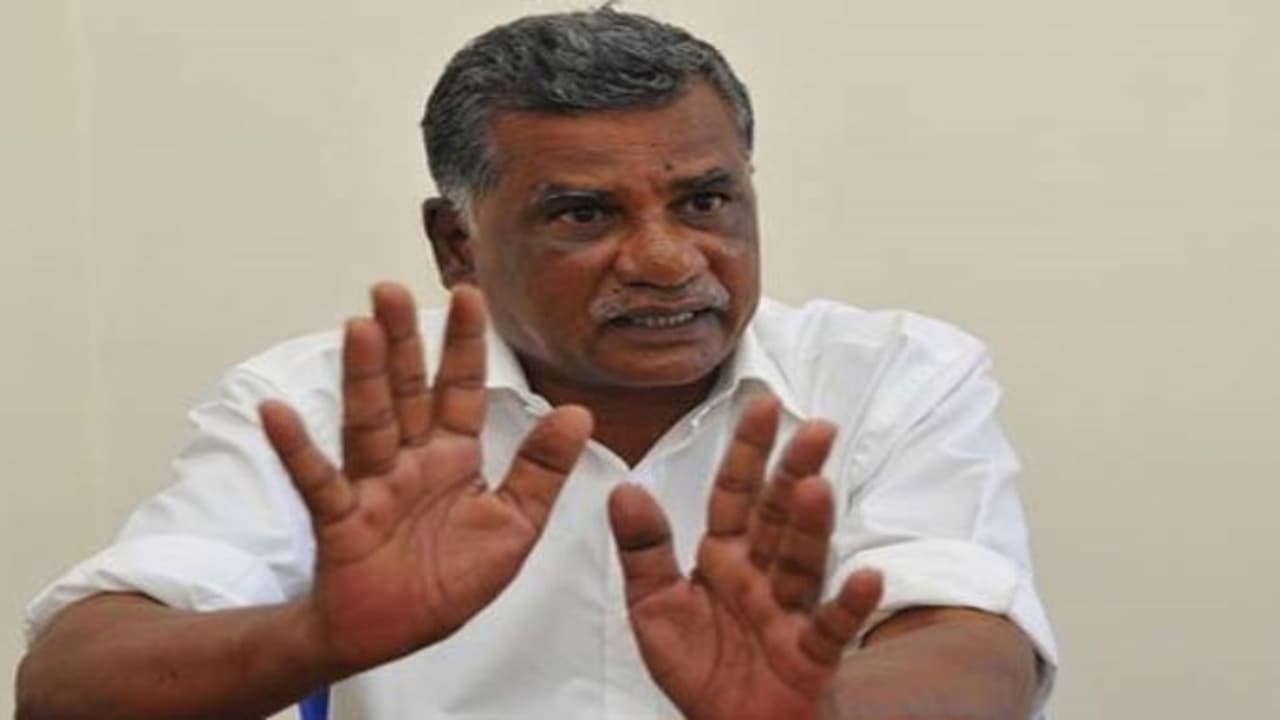 தளி தொகுதியில் தேர்தலை நிறுத்த கர்நாடக பாஜகவினர் சூழ்ச்சி... முத்தரசன் திடீர் புகார்..! தளி தொகுதியில் தேர்தலை நிறுத்த கர்நாடக பாஜகவினர் சூழ்ச்சி... முத்தரசன் திடீர் புகார்..!