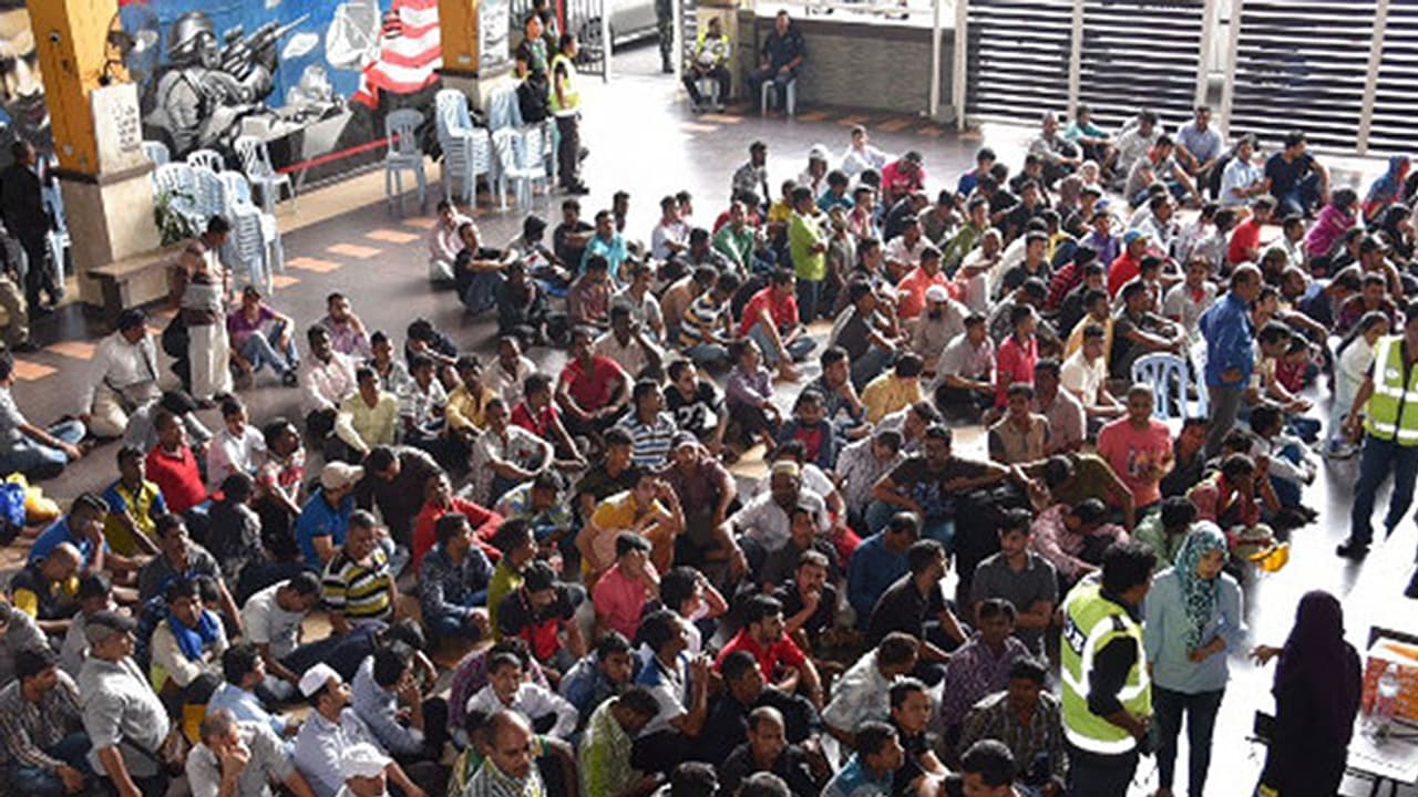 മലേഷ്യയില് വന് തീവ്രവാദി വേട്ട: 400 പേര് പിടിയില് മലേഷ്യയില് വന് തീവ്രവാദി വേട്ട: 400 പേര് പിടിയില്