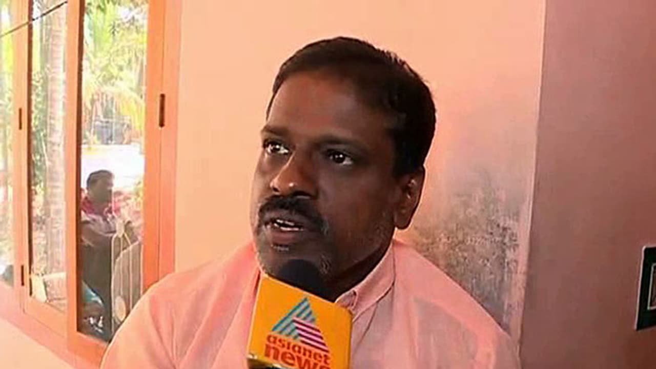 സര്ക്കാര് നല്കിയ ധനസഹായം തിരിച്ചു നല്കുമെന്ന് ജിഷ്ണുവിന്റെ അച്ഛന് സര്ക്കാര് നല്കിയ ധനസഹായം തിരിച്ചു നല്കുമെന്ന് ജിഷ്ണുവിന്റെ അച്ഛന്