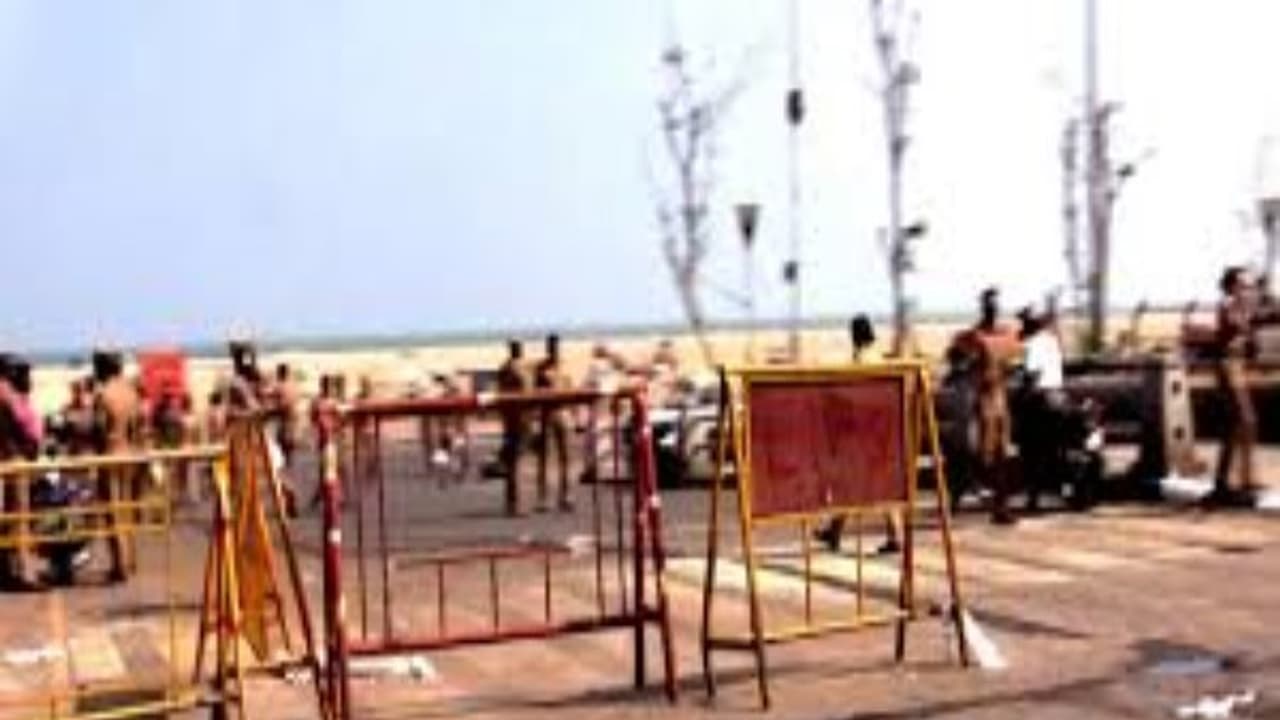 அனிதா தற்கொலையால் பயந்து போன எடப்பாடி அரசு… மாணவர்கள் கூடாமல் இருக்க மெரினாவில் குவிக்கப்பட்ட போலீஸ்… அனிதா தற்கொலையால் பயந்து போன எடப்பாடி அரசு… மாணவர்கள் கூடாமல் இருக்க மெரினாவில் குவிக்கப்பட்ட போலீஸ்…