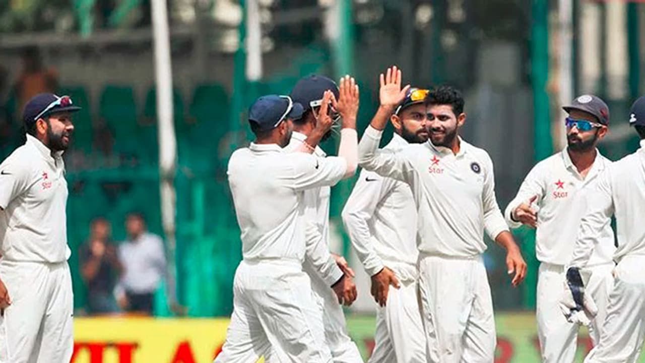 ಲಂಕಾದಲ್ಲಿ ಸ್ವಾತಂತ್ರ್ಯ ದಿನ ಆಚರಿಸಿದ ಟೀಂ ಇಂಡಿಯಾ ಲಂಕಾದಲ್ಲಿ ಸ್ವಾತಂತ್ರ್ಯ ದಿನ ಆಚರಿಸಿದ ಟೀಂ ಇಂಡಿಯಾ