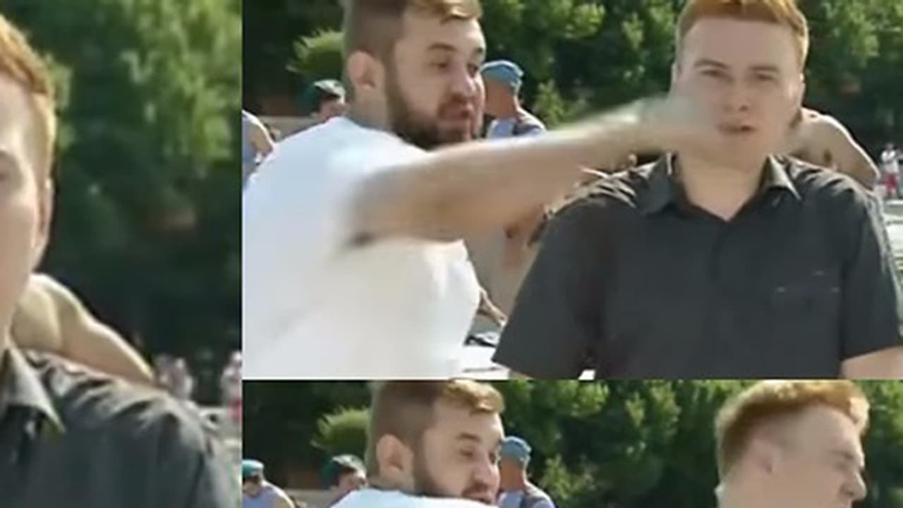 (ವಿಡಿಯೋ)ಲೈವ್ ರಿಪೋರ್ಟಿಂಗ್ ಮಾಡುತ್ತಿದ್ದ ವರದಿಗಾರನಿಗೆ ಹಿಗ್ಗಾಮುಗ್ಗ ಥಳಿಸಿದನೀತ!: ಕಾರಣವೇನು ಗೊತ್ತಾ? (ವಿಡಿಯೋ)ಲೈವ್ ರಿಪೋರ್ಟಿಂಗ್ ಮಾಡುತ್ತಿದ್ದ ವರದಿಗಾರನಿಗೆ ಹಿಗ್ಗಾಮುಗ್ಗ ಥಳಿಸಿದನೀತ!: ಕಾರಣವೇನು ಗೊತ್ತಾ?