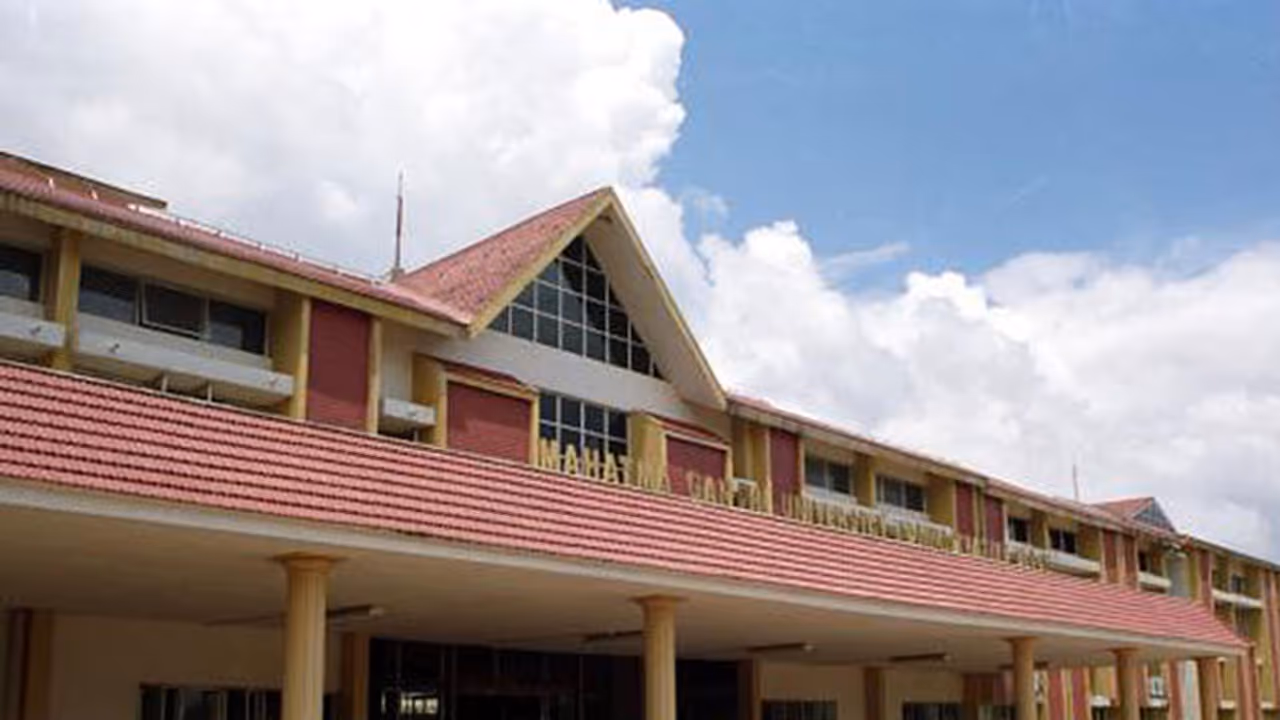 എം ജി സർവ്വകലാശാല ഓൺലൈൻ പരീക്ഷ ആദ്യദിവസങ്ങളിൽ കല്ലുകടി എം ജി സർവ്വകലാശാല ഓൺലൈൻ പരീക്ഷ ആദ്യദിവസങ്ങളിൽ കല്ലുകടി