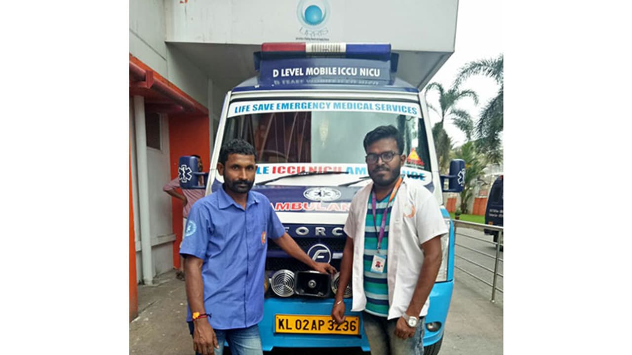 കുരുന്ന് ജീവനുമായി തിരുവനന്തപുരത്ത് നിന്ന് കൊച്ചിയിലെത്തിയത് 3 മണിക്കൂറില് കുരുന്ന് ജീവനുമായി തിരുവനന്തപുരത്ത് നിന്ന് കൊച്ചിയിലെത്തിയത് 3 മണിക്കൂറില്