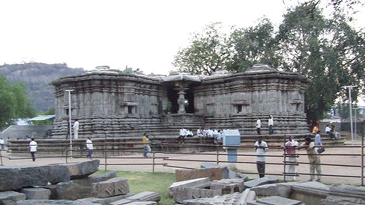 వెయ్యి స్తంభాల గుడికి వెయ్యి కష్టాలు వెయ్యి స్తంభాల గుడికి వెయ్యి కష్టాలు