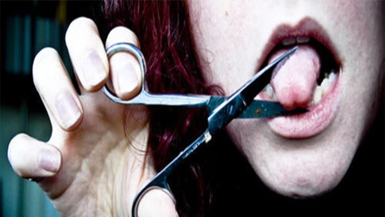 Young woman Cuts Tongue: నాలుక కోసి కాళీ మాతకు నైవేద్యంగా పెట్టిన యువతి Young woman Cuts Tongue: నాలుక కోసి కాళీ మాతకు నైవేద్యంగా పెట్టిన యువతి