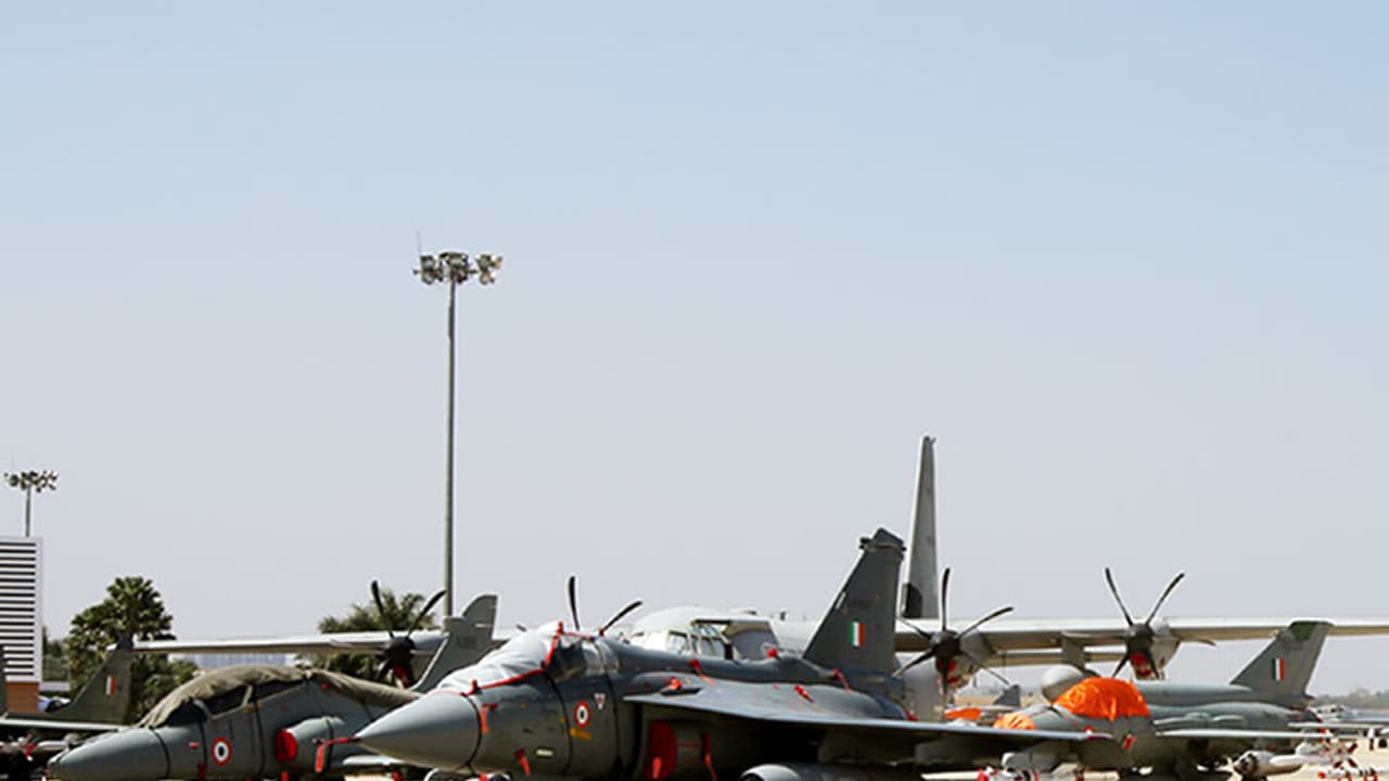 ಏರೋ ಇಂಡಿಯಾ ಪ್ರದರ್ಶನಕ್ಕೆ ಇಂದು ತೆರೆ ಏರೋ ಇಂಡಿಯಾ ಪ್ರದರ್ಶನಕ್ಕೆ ಇಂದು ತೆರೆ