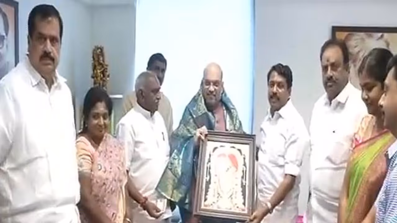 15 prominent AIADMK leaders ditch party, join BJP 15 prominent AIADMK leaders ditch party, join BJP