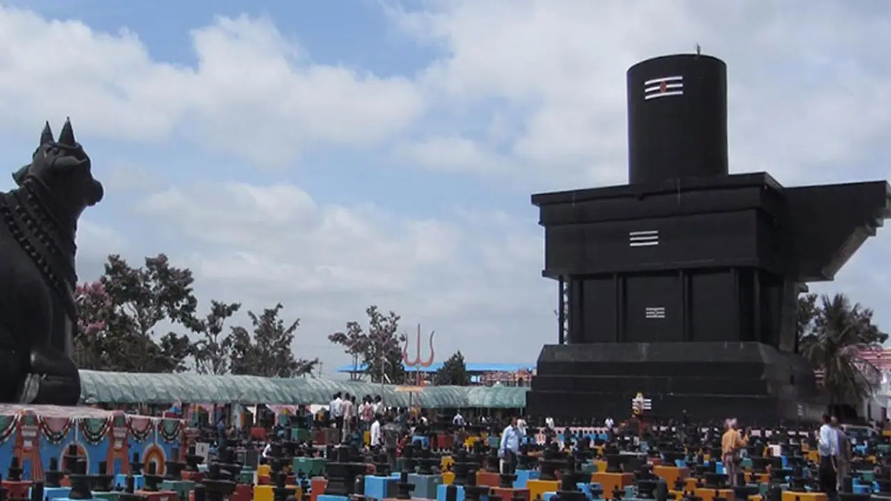 ಕೋಟಿಲಿಂಗೇಶ್ವರ ದೇಗುಲದಲ್ಲಿ ಮತ್ತೆ ಸಂಘರ್ಷ ಕೋಟಿಲಿಂಗೇಶ್ವರ ದೇಗುಲದಲ್ಲಿ ಮತ್ತೆ ಸಂಘರ್ಷ