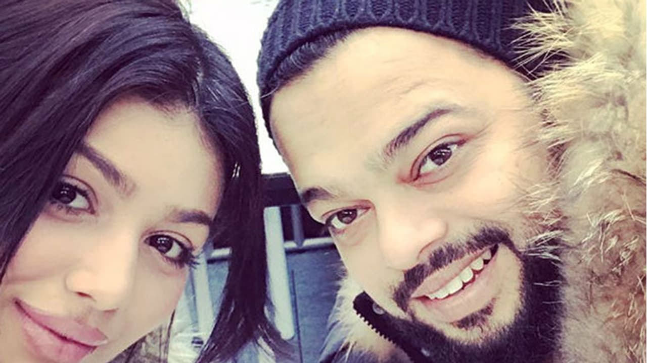 సొంత హోటల్ ని భర్తతో కలిసి క్వారంటైన్ కేంద్రంగా మార్చిన అయేషా టాకియా సొంత హోటల్ ని భర్తతో కలిసి క్వారంటైన్ కేంద్రంగా మార్చిన అయేషా టాకియా