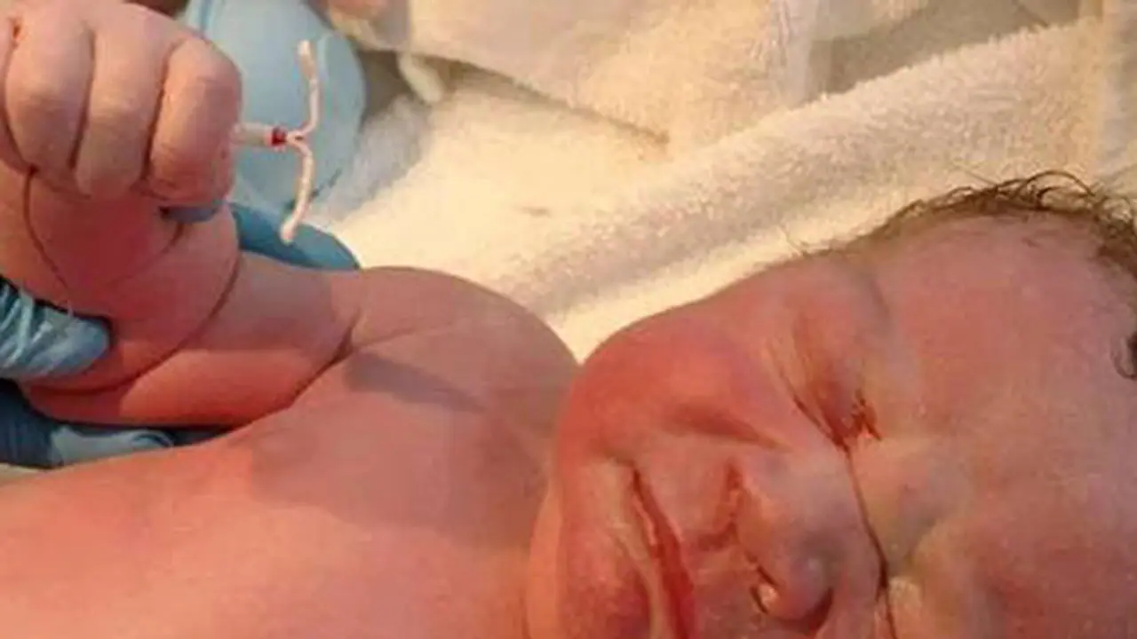 ಉತ್ತರ ಪ್ರದೇಶದಲ್ಲಿ ಆಧಾರ್ ಇಲ್ಲದ್ದಕ್ಕೆ ಚಿಕಿತ್ಸೆ ನಕಾರ : ಆಸ್ಪತ್ರೆ ಗೇಟಿನ ಬಳಿ ಹೆರಿಗೆ ಉತ್ತರ ಪ್ರದೇಶದಲ್ಲಿ ಆಧಾರ್ ಇಲ್ಲದ್ದಕ್ಕೆ ಚಿಕಿತ್ಸೆ ನಕಾರ : ಆಸ್ಪತ್ರೆ ಗೇಟಿನ ಬಳಿ ಹೆರಿಗೆ