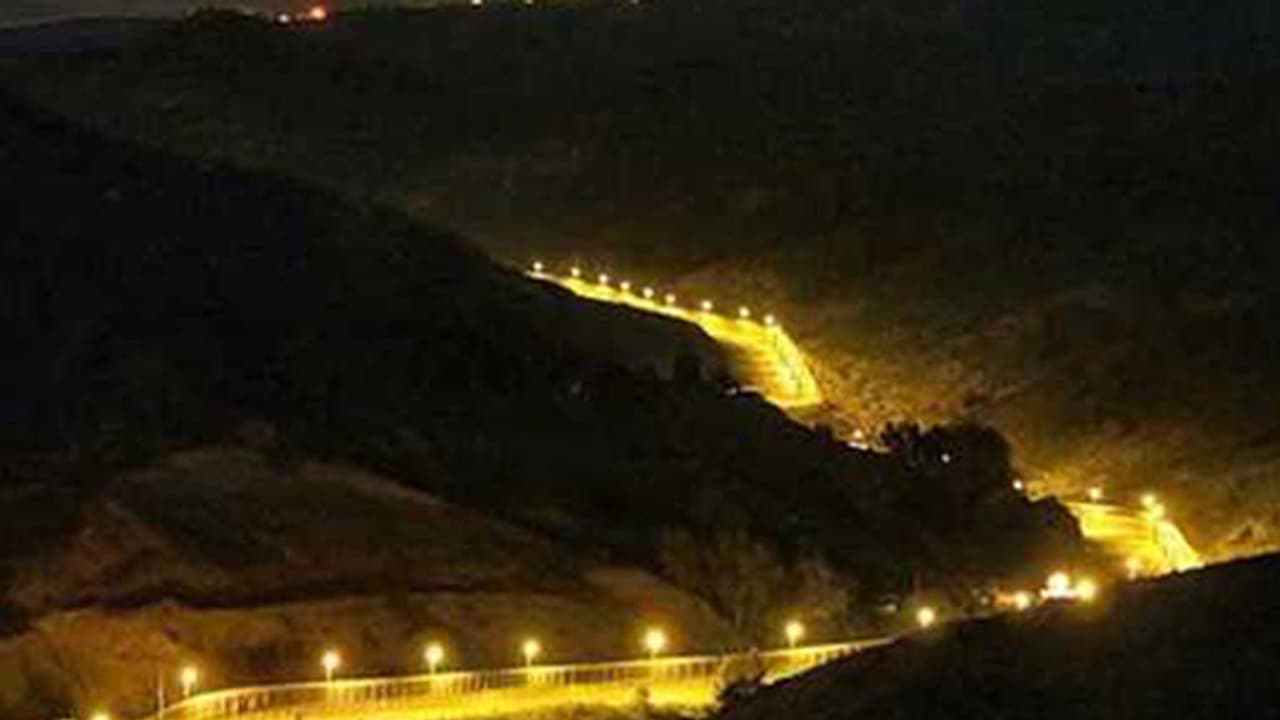 അഭ്യന്തരമന്ത്രാലയത്തെ നാണം കെടുത്തി 'അതിര്ത്തിയിലെ വെളിച്ചം' അഭ്യന്തരമന്ത്രാലയത്തെ നാണം കെടുത്തി 'അതിര്ത്തിയിലെ വെളിച്ചം'