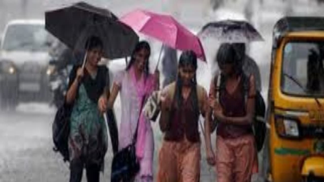 இன்னும் இரண்டு நாள் பொறுங்க….செம மழை காத்திருக்கு… அடித்துச் சொல்லும் வானிலை ஆய்வு மையம்…. இன்னும் இரண்டு நாள் பொறுங்க….செம மழை காத்திருக்கு… அடித்துச் சொல்லும் வானிலை ஆய்வு மையம்….