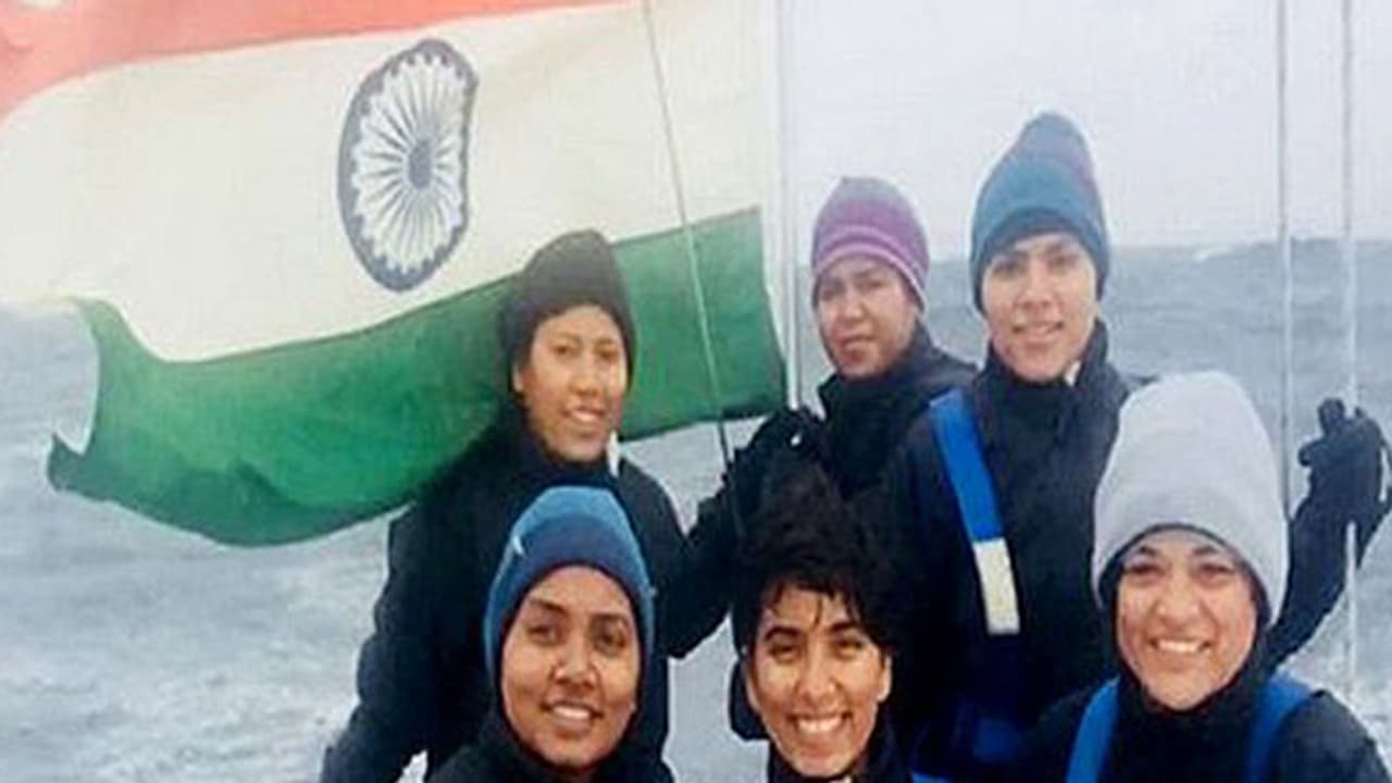 കാറ്റിനെ കൂസാതെ കേപ് ഹോൺ താണ്ടി പുതുചരിത്രമെഴുതി ഇന്ത്യൻ വനിതകൾ കാറ്റിനെ കൂസാതെ കേപ് ഹോൺ താണ്ടി പുതുചരിത്രമെഴുതി ഇന്ത്യൻ വനിതകൾ