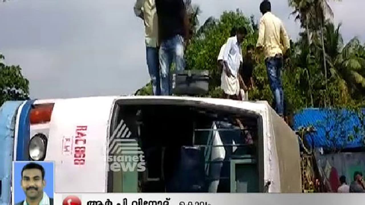 കെഎസ്ആര്ടിസി ബസ് തലകീഴായി മറിഞ്ഞു; നിരവധി പേര്ക്ക് പരിക്ക് കെഎസ്ആര്ടിസി ബസ് തലകീഴായി മറിഞ്ഞു; നിരവധി പേര്ക്ക് പരിക്ക്